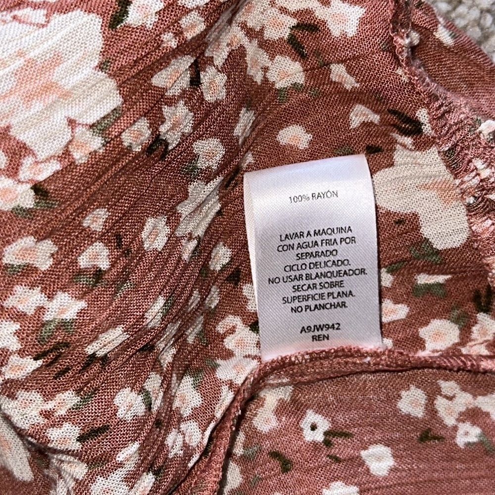 Floral Tank Top! - Picture 9 of 10